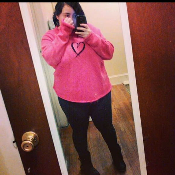 Valentine's β€ pink sweatshirt. π€ - Picture 1 of 2